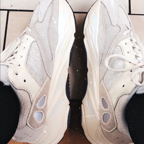 yeezy 700 analogs